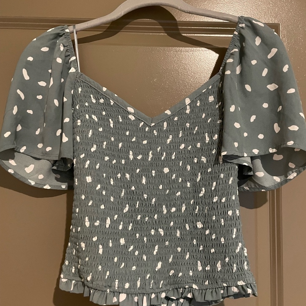 Abercrombie & fitch Smocked Flutter Sleeve Women's Sage Top, White Spot Print.